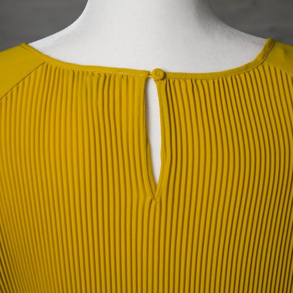 Luisa Cerano Mustard Pleated Blouse Women's 12 NWT - Picture 3 of 12